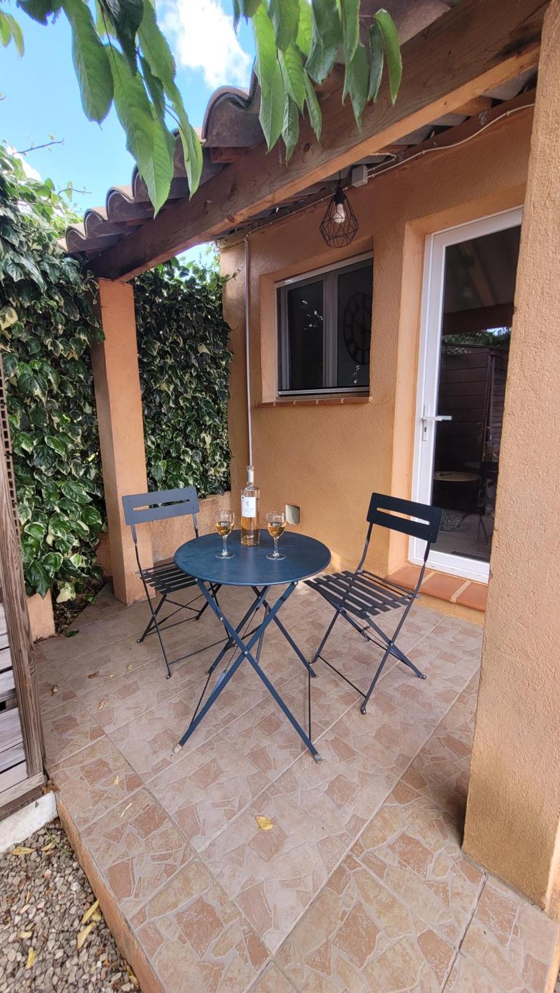Le Petit Chez Nous Gite Climatise Jardin Pignans Eksteriør billede