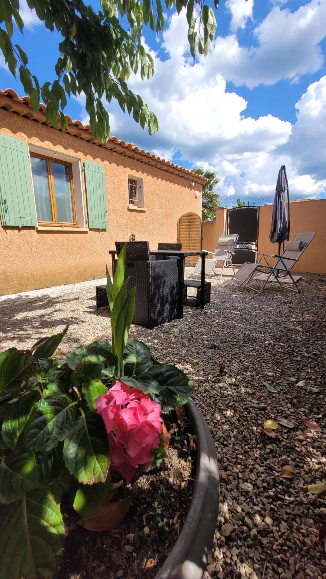 Le Petit Chez Nous Gite Climatise Jardin Pignans Eksteriør billede